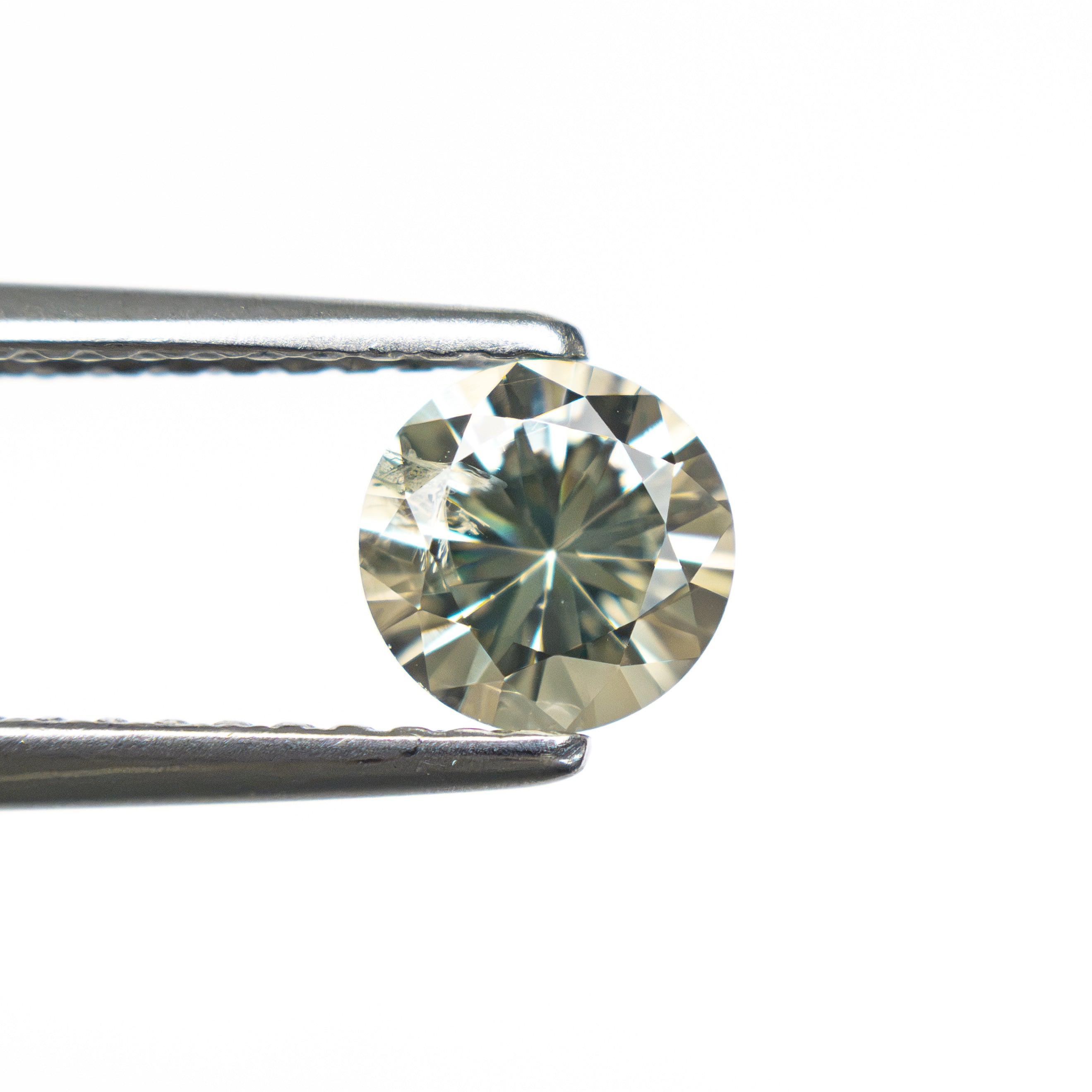 0.76ct 5.56x5.52x3.52mm Round Brilliant Sapphire 26134-16