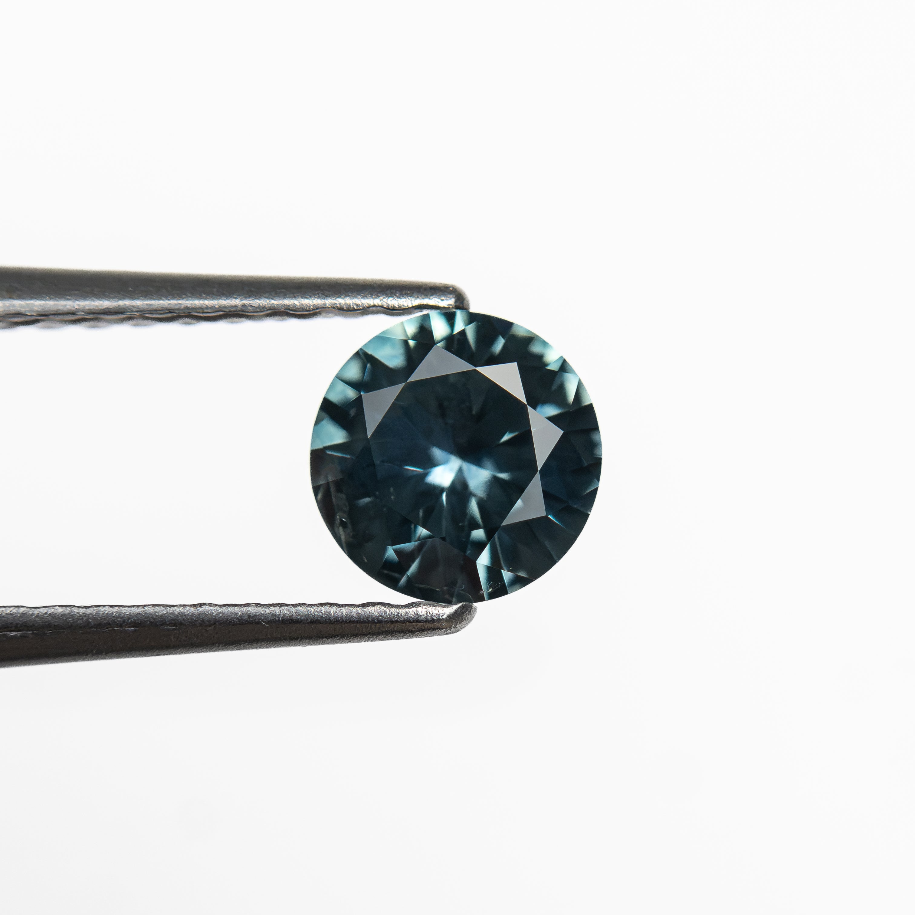 0.63ct 5.5.28x5.27x3.12mm Round Brilliant Sapphire 26526-10