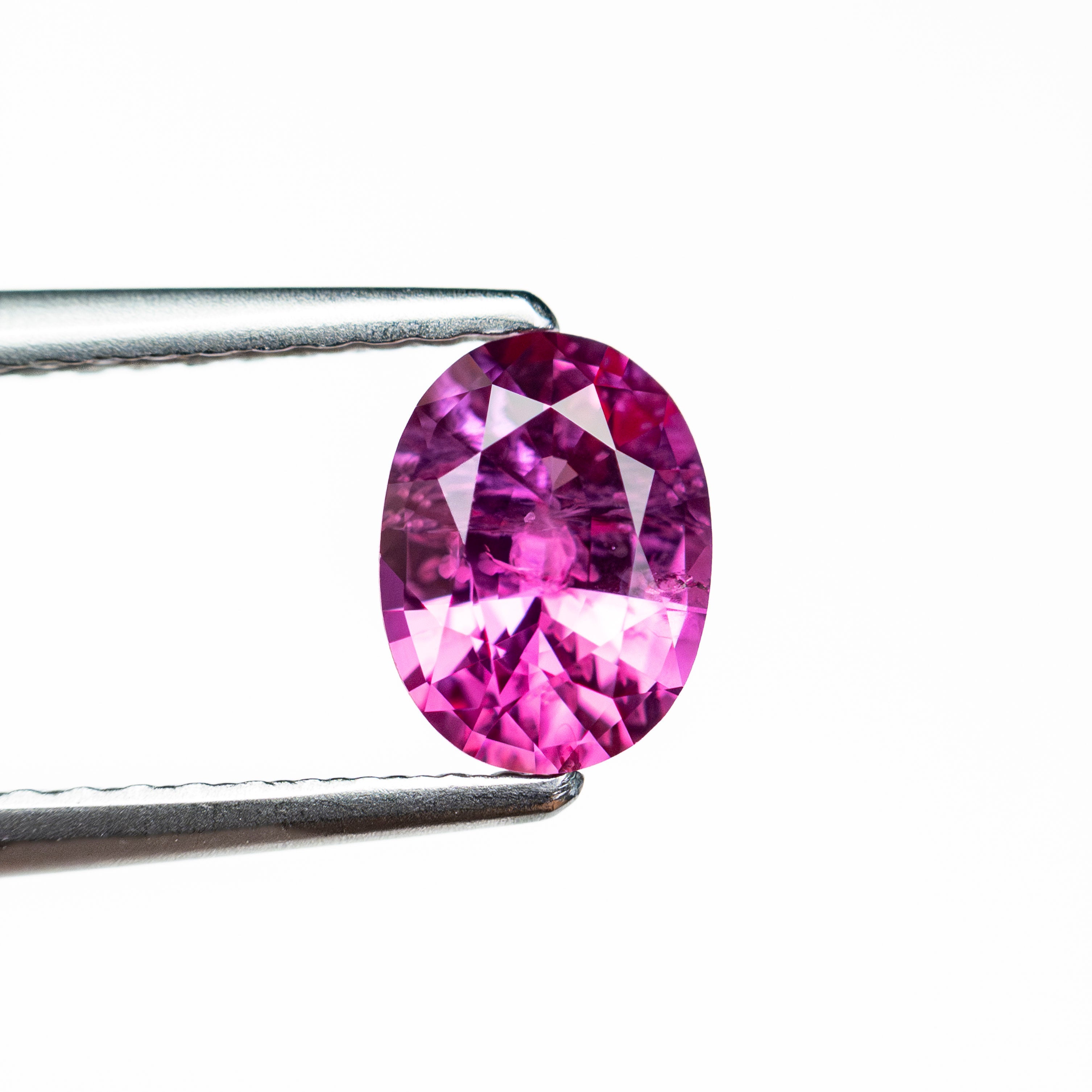 0.89ct 6.73x5.08x3.24mm Oval Brilliant Sapphire 27956-01