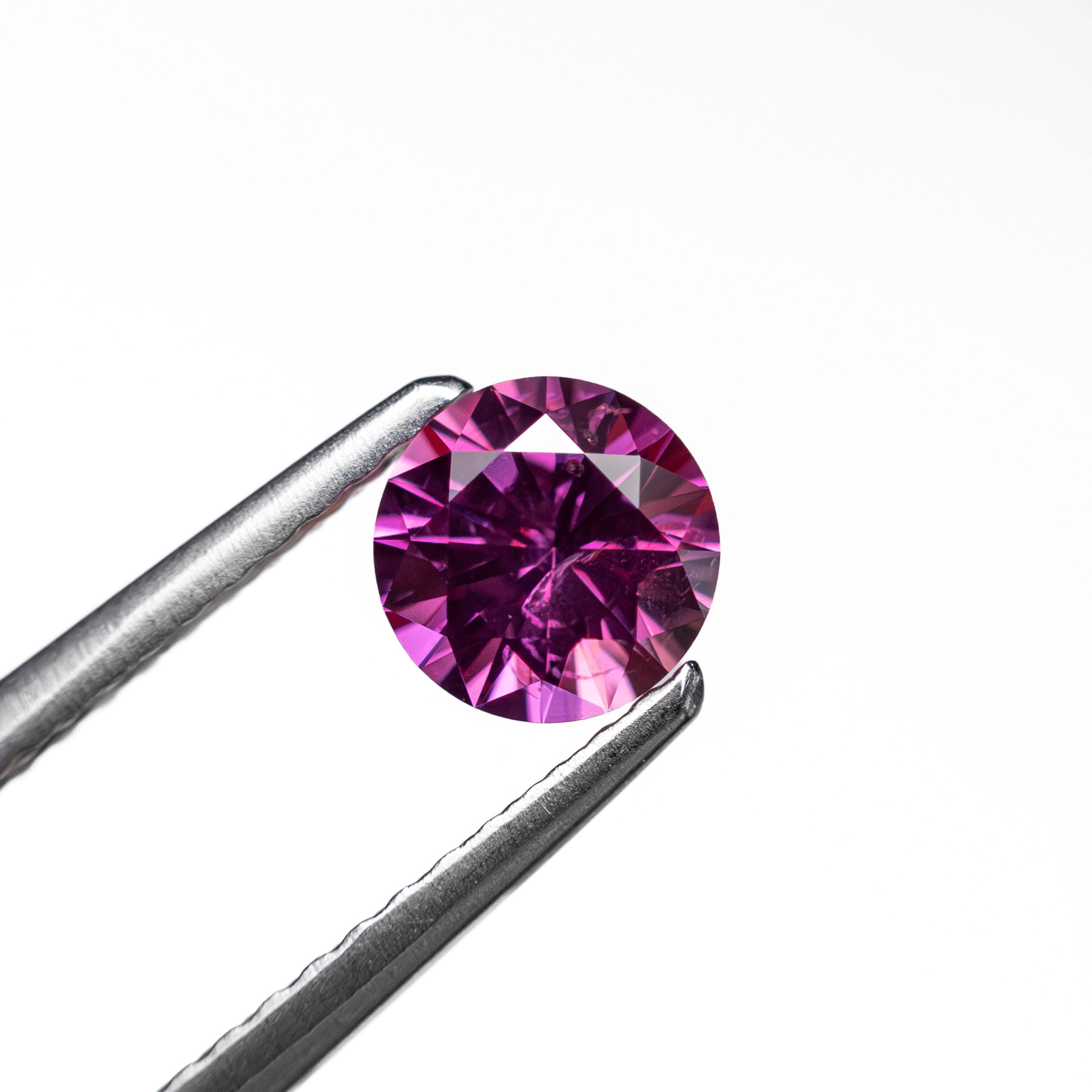 0.67ct 5.24x5.24x3.45mm Round Brilliant Sapphire 27956-10