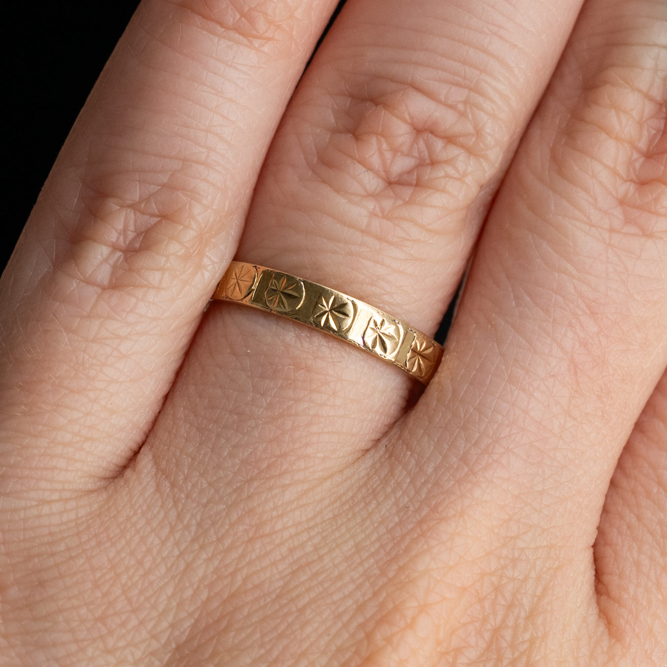 Vintage Starburst Engraved Band | 14k Yellow Gold