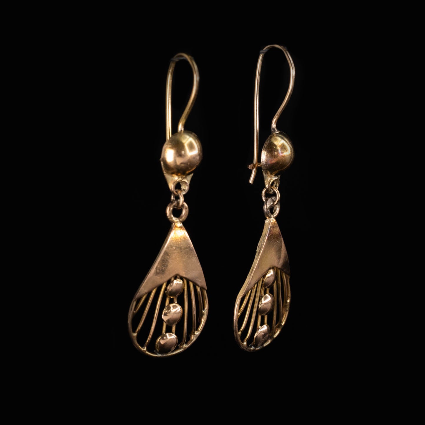 Vintage Drop Earrings with Deco Influence in 18k Gold