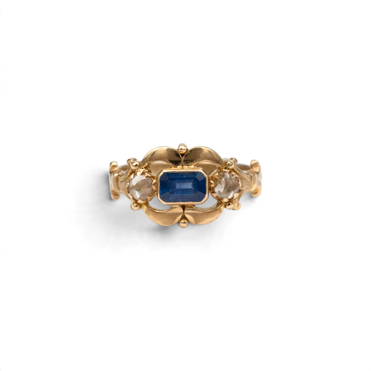 Stórica Studio Gentian Victorian ring with an east-west emerald cut sapphire and rose cut diamonds in 18k yellow gold