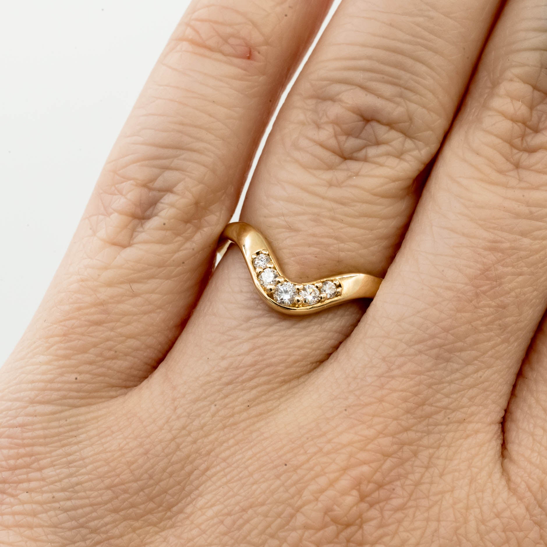 Diamond V Curve Band