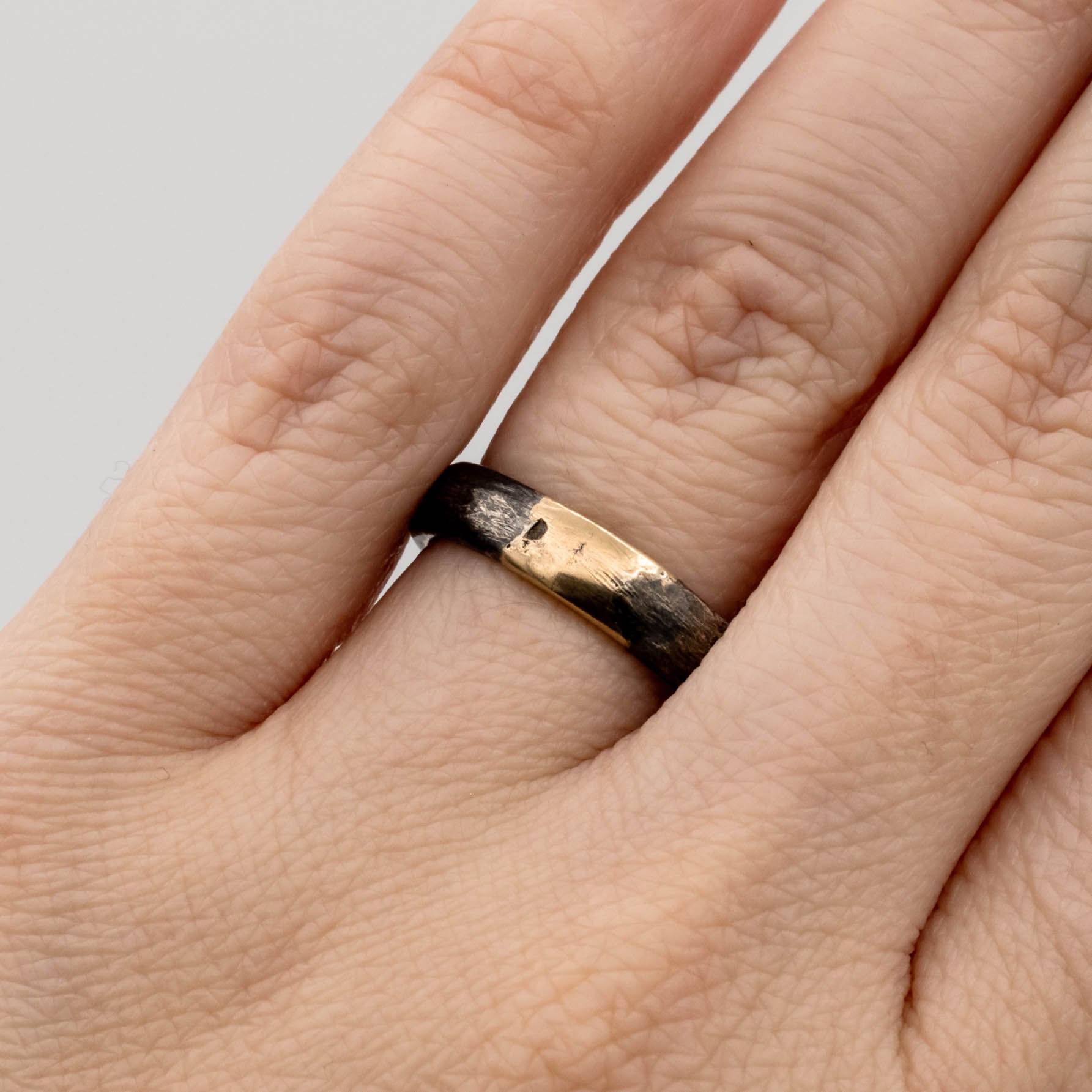 Relic Black & Gold Band