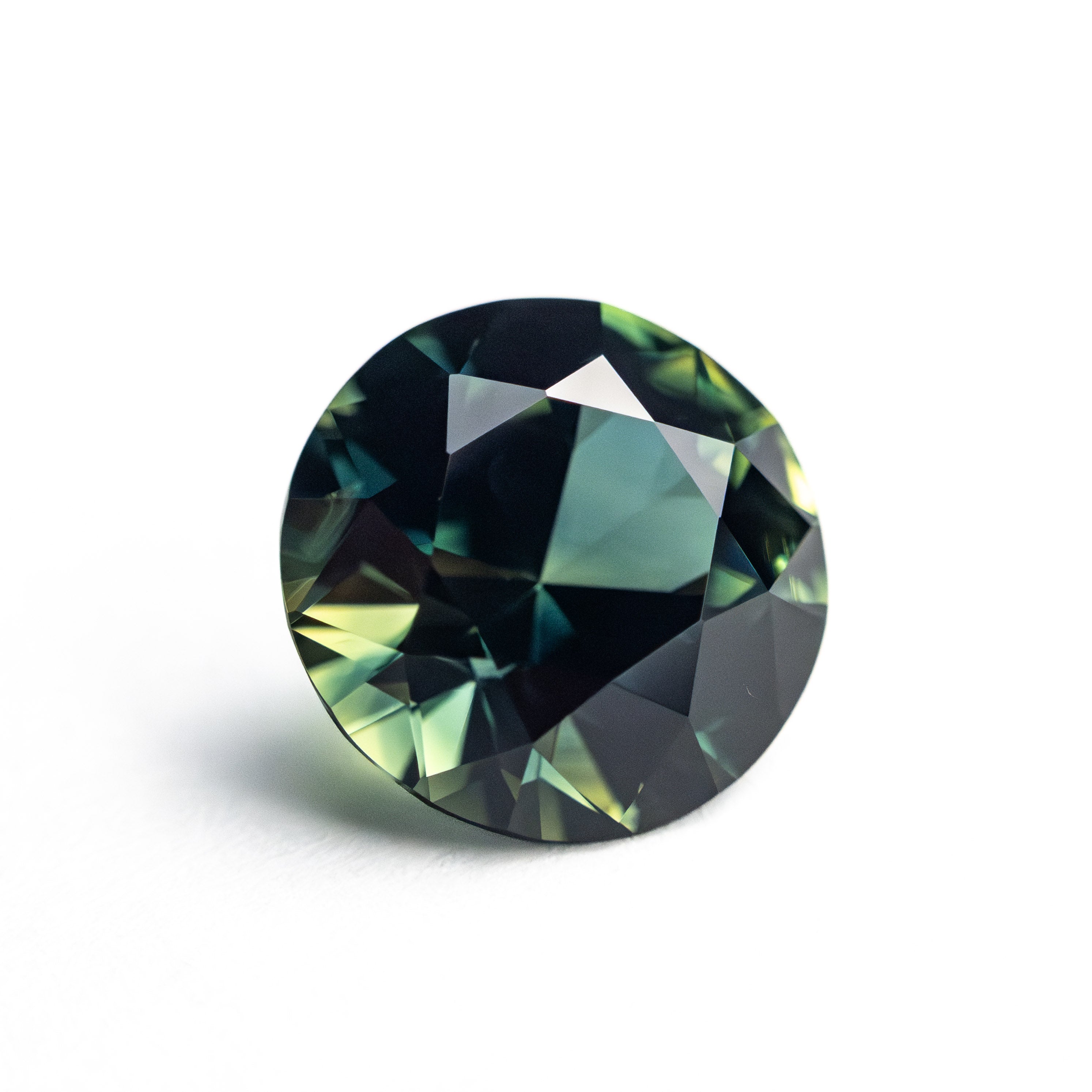 2.81ct 8.52x8.53x5.58mm Round Brilliant Sapphire 26625-02