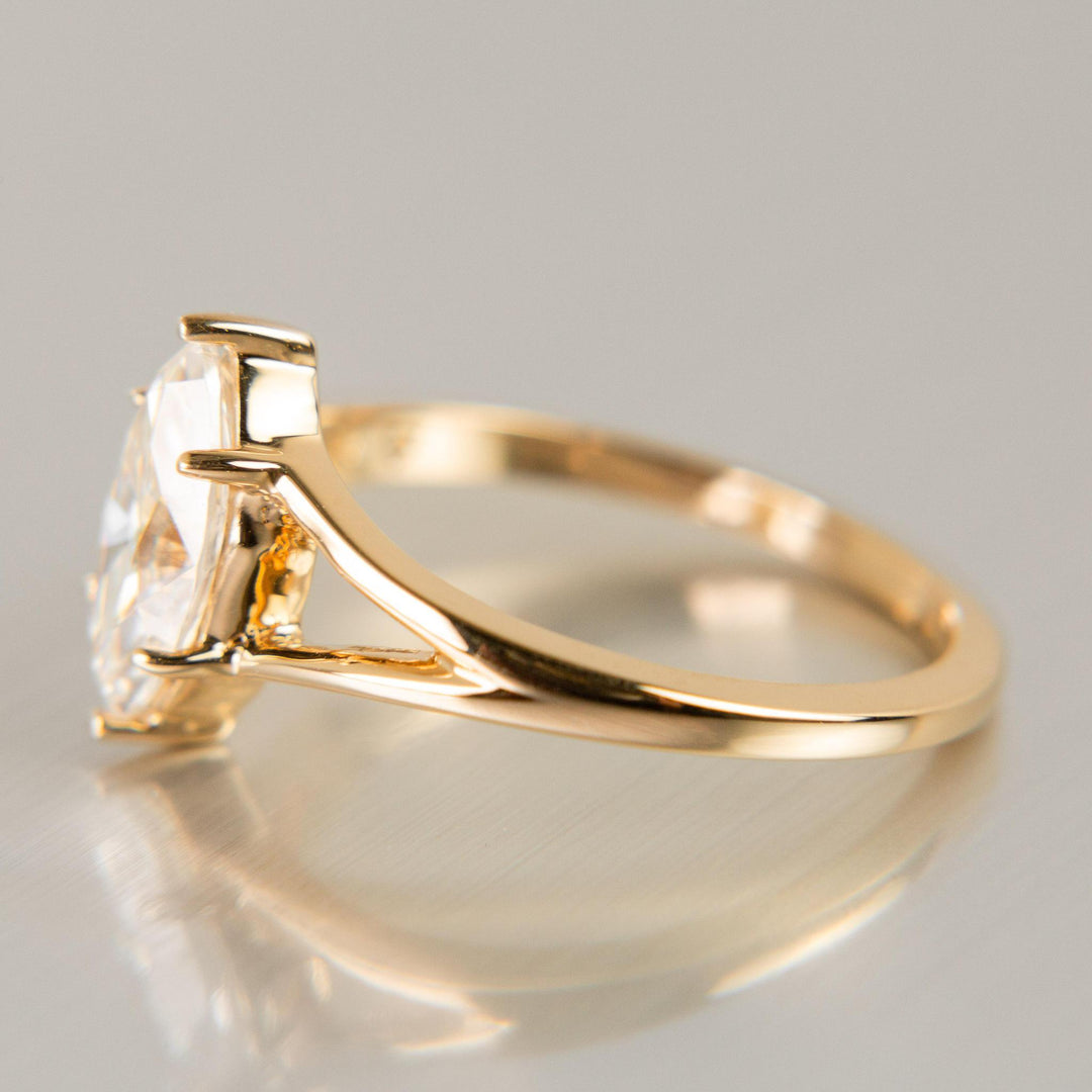 Juniper Ring with Moissanite