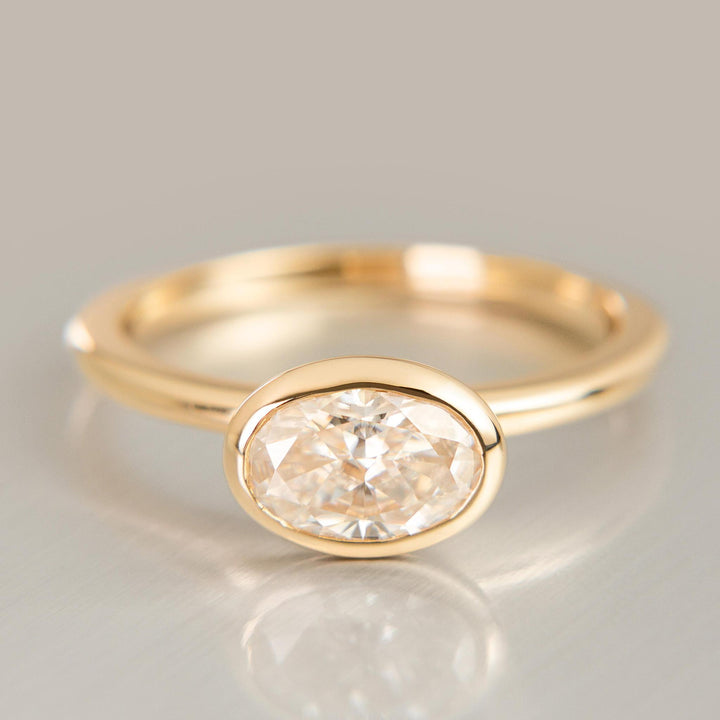 Elm Ring with Moissanite