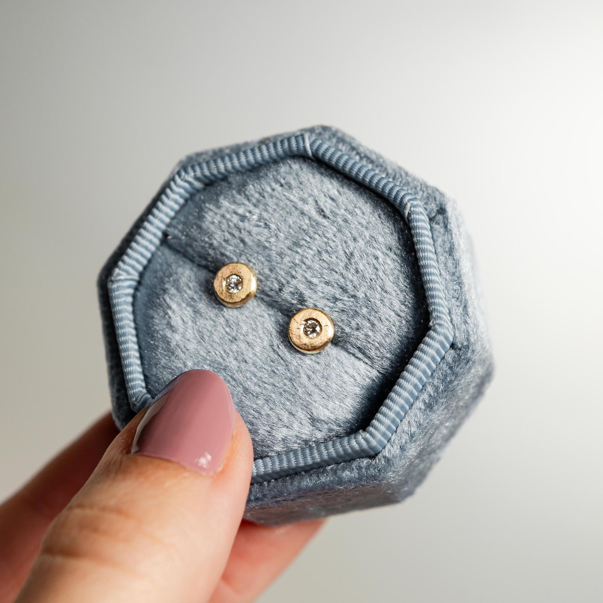 Pebble Stud Earrings in 14k Yellow Gold