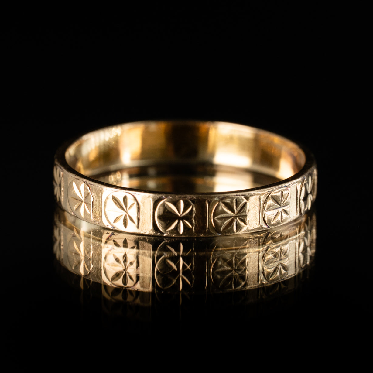 Vintage Starburst Engraved Band | 14k Yellow Gold