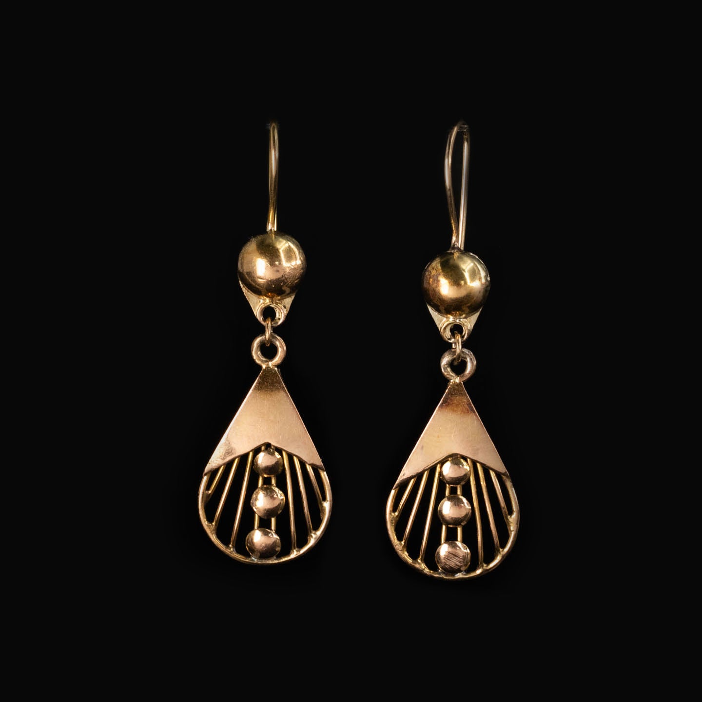 Vintage Drop Earrings with Deco Influence in 18k Gold
