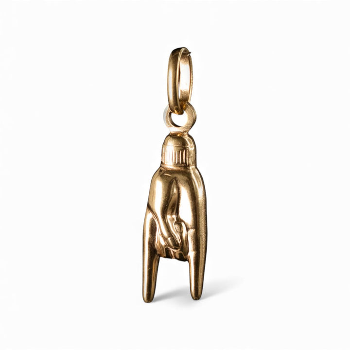 Italian Mano Charm in 18k Gold