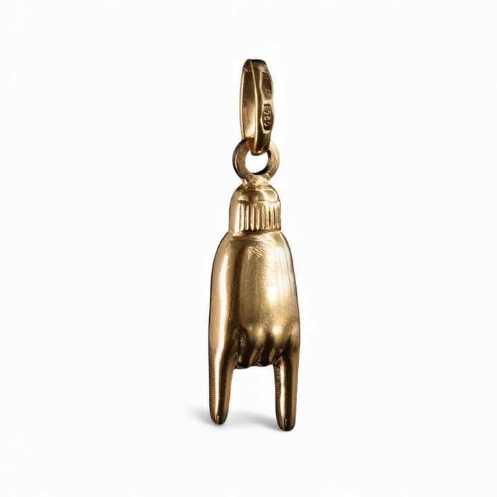 Italian Mano Charm in 18k Gold