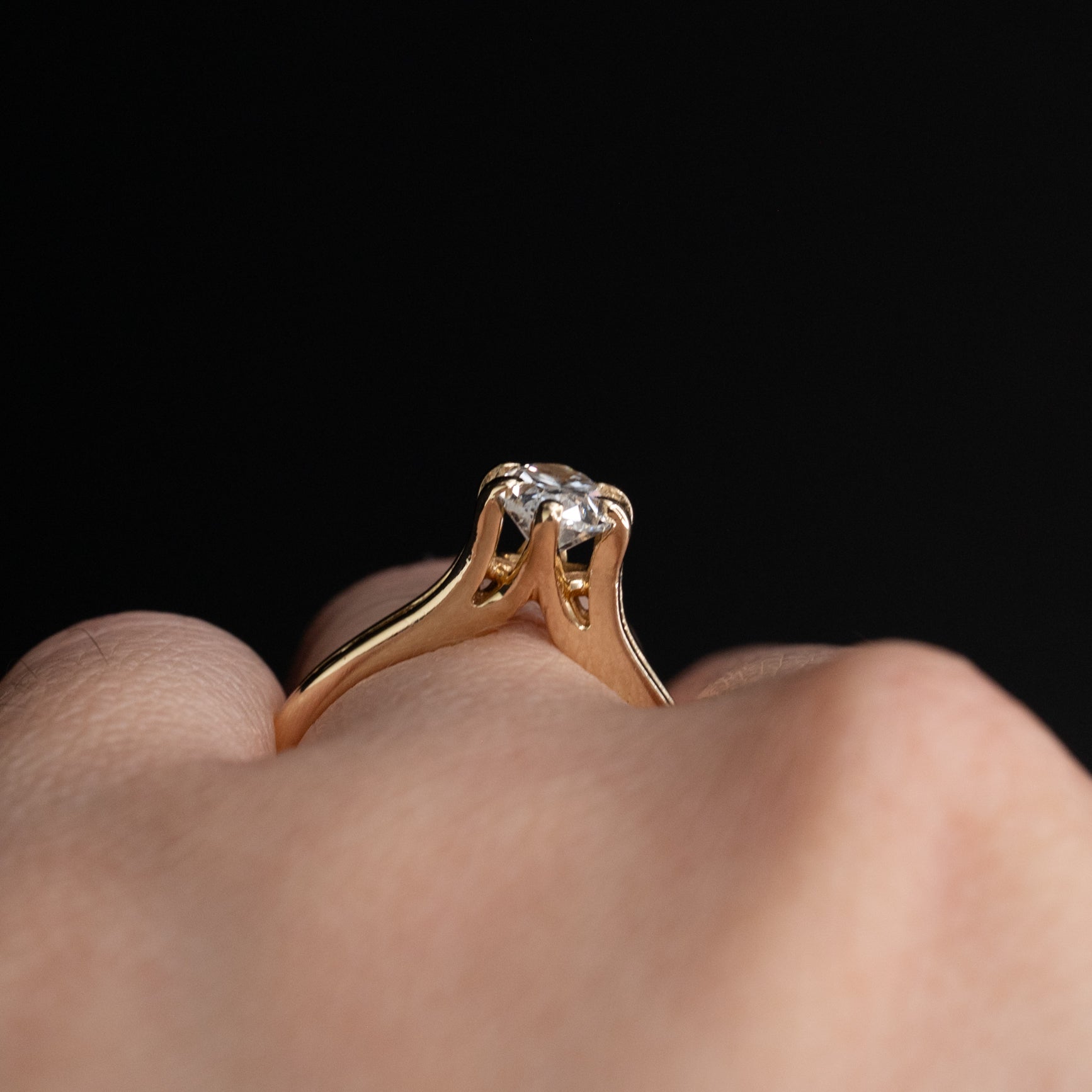 Oval Diamond Split Shank Solitaire in 14k Gold