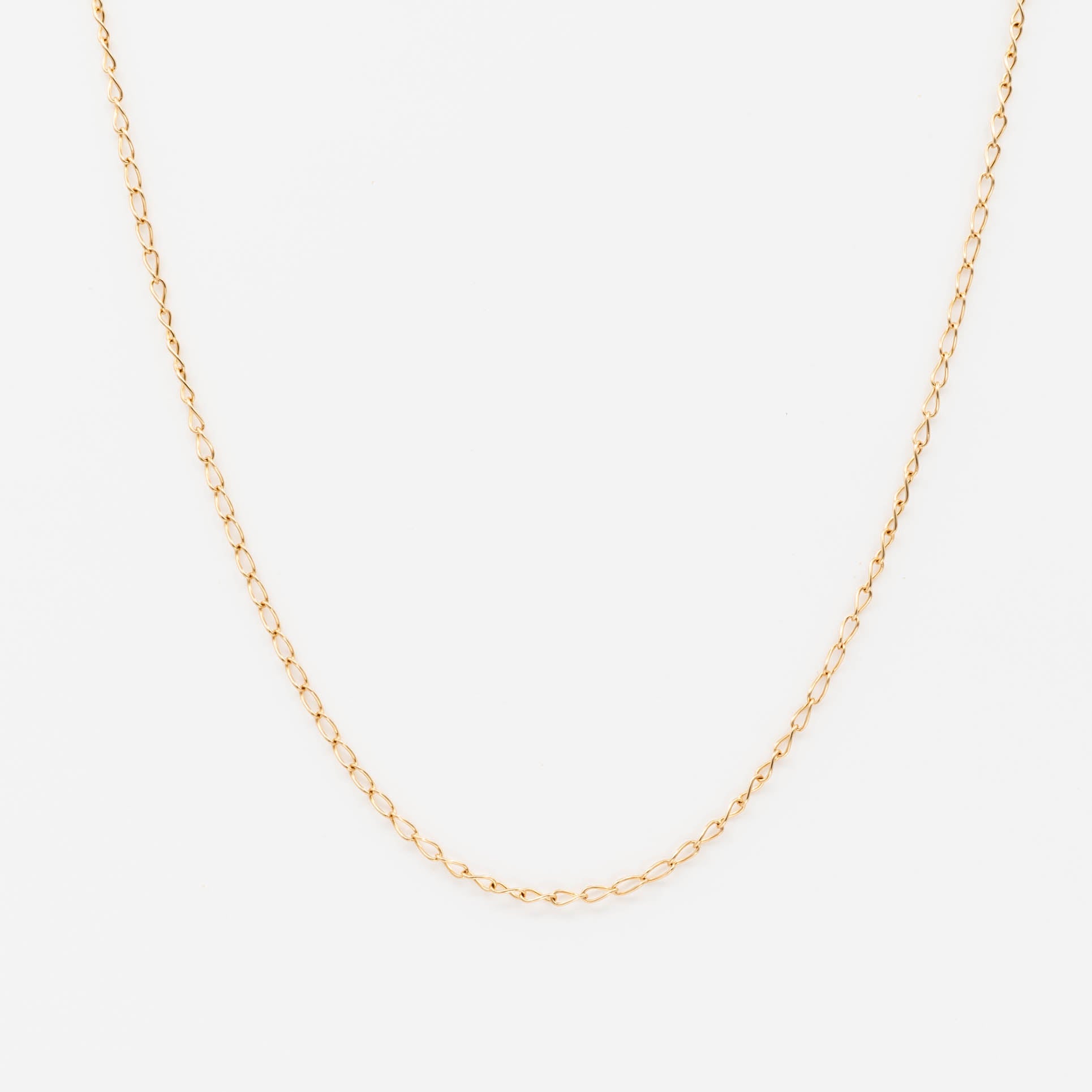 Elongated Curb Chain Necklace