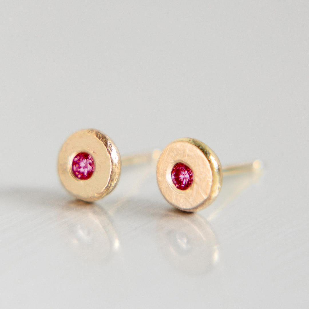 Pebble Stud Earrings in 14k Yellow Gold