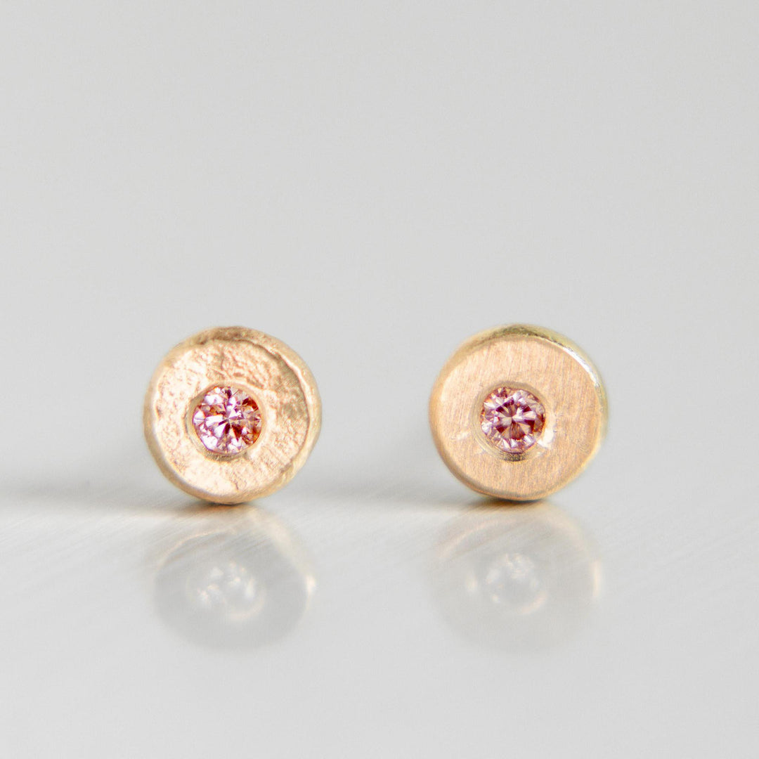 Pebble Stud Earrings in 14k Yellow Gold