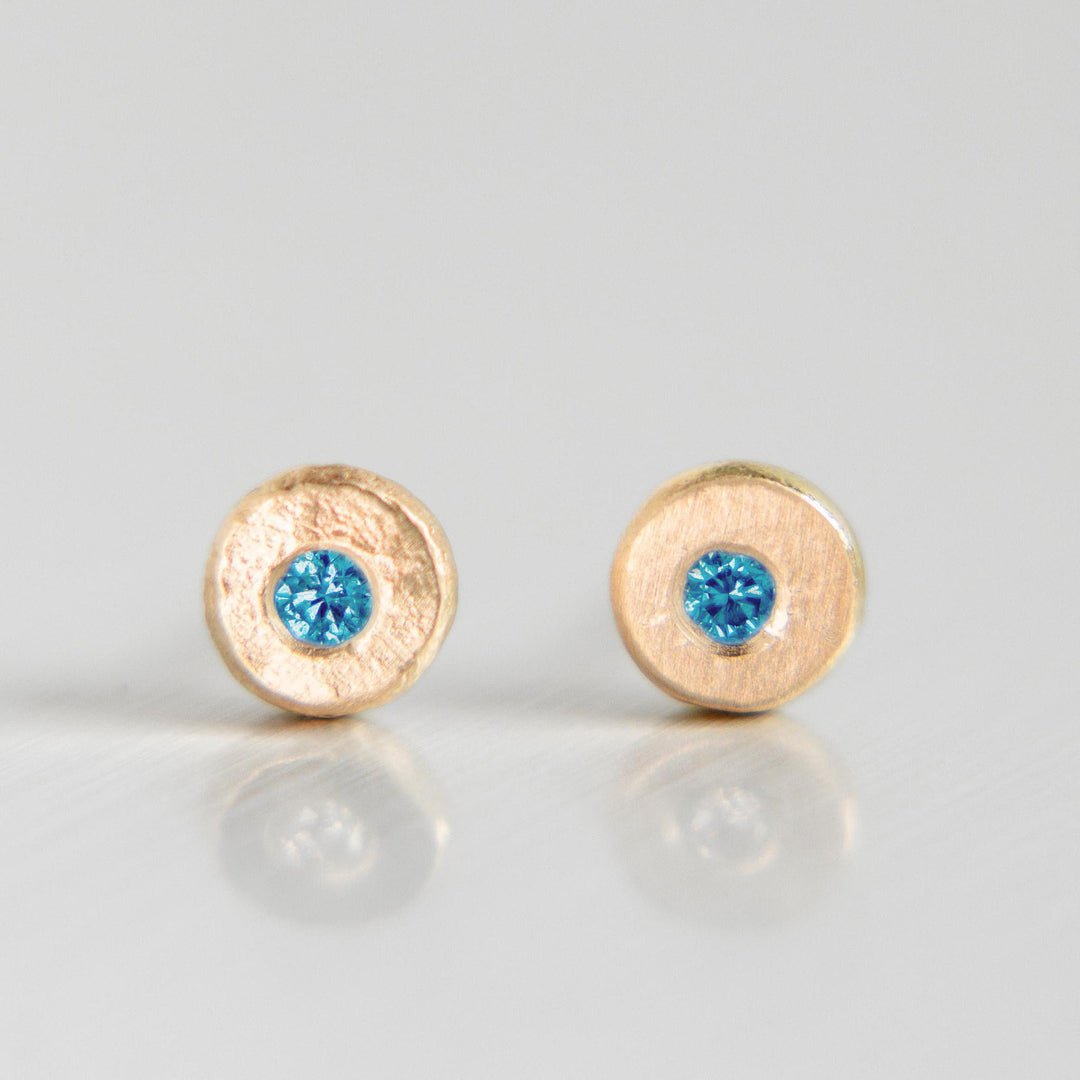 Pebble Stud Earrings in 14k Yellow Gold