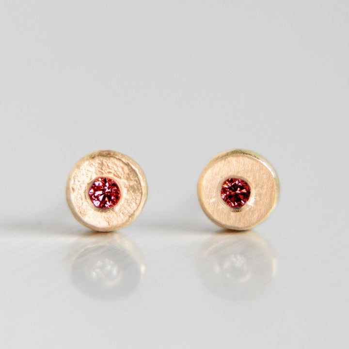 Pebble Stud Earrings in 14k Yellow Gold