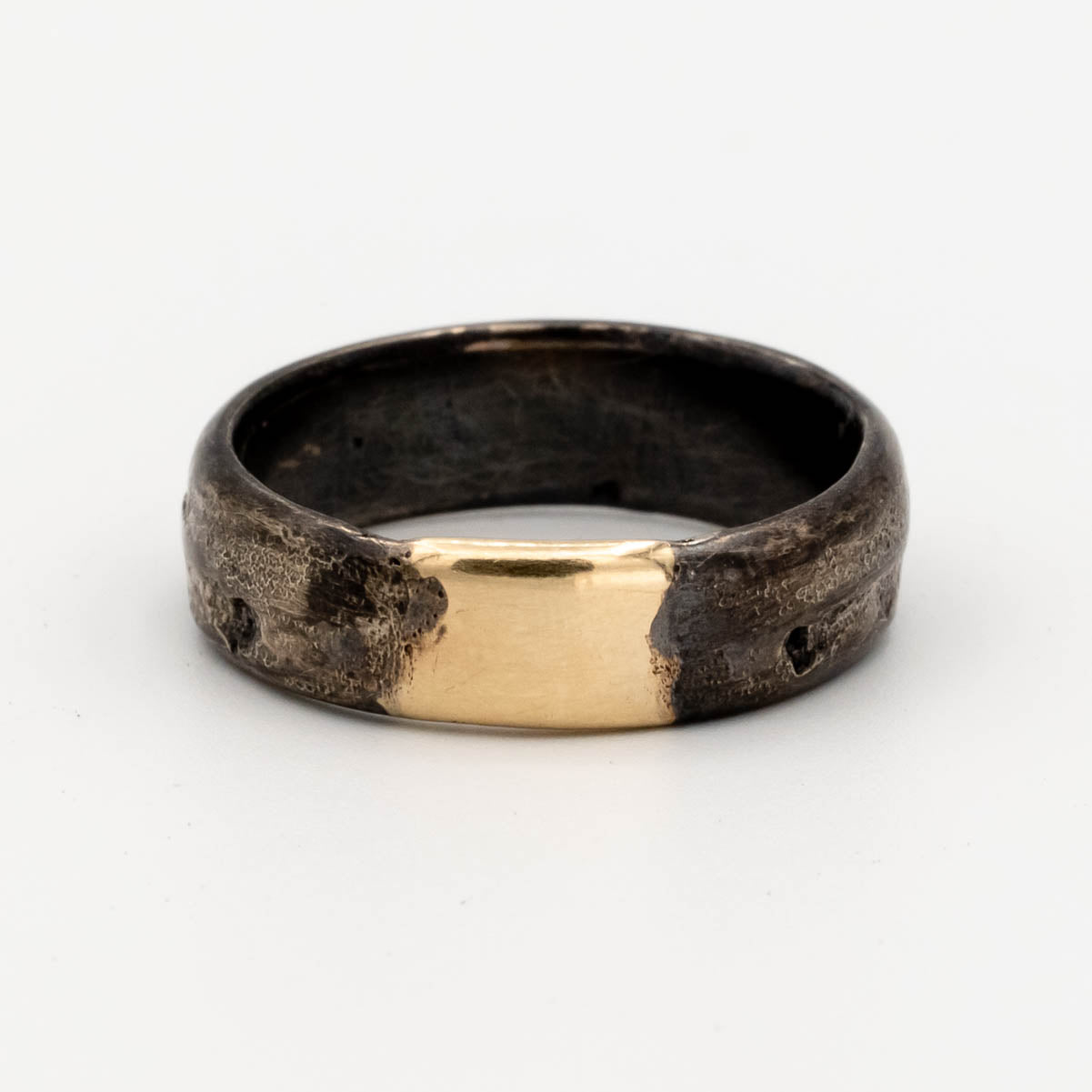 Relic Black & Gold Band