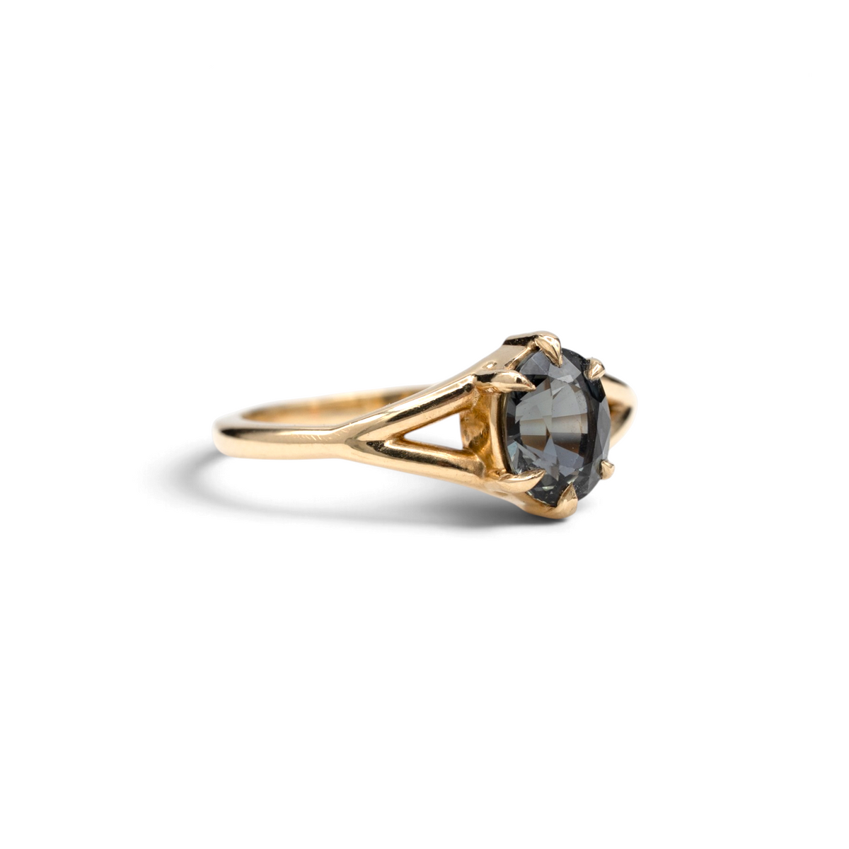 Stórica Studio Juniper engagement ring with a 1.53 ct oval color-change sapphire in a 14k yellow gold split-shank band