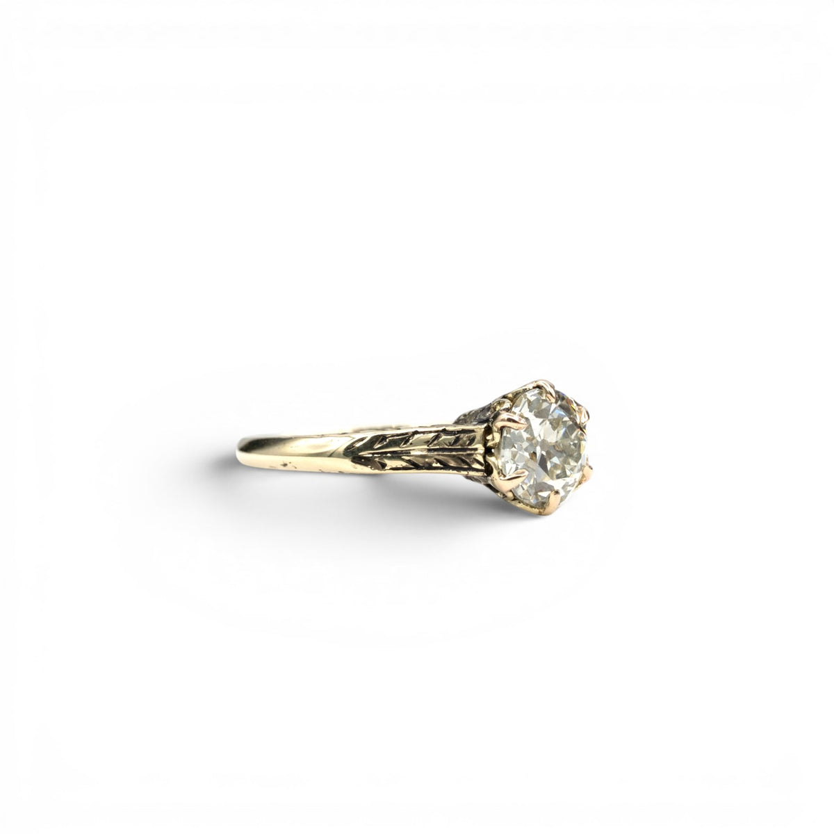 Stórica Studio Primrose antique diamond solitaire showing the scrolled openwork crown setting