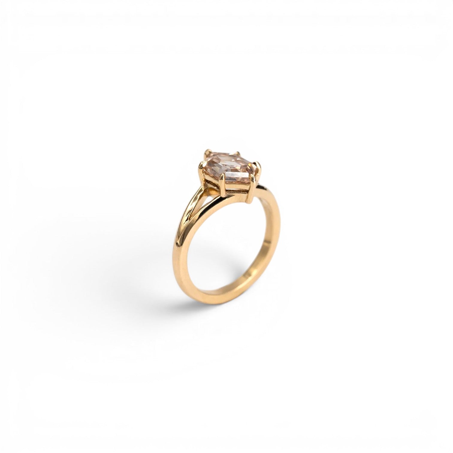 Stórica Studio 14k yellow gold ring featuring a 2.10ct hexagon champagne diamond with a split shank.