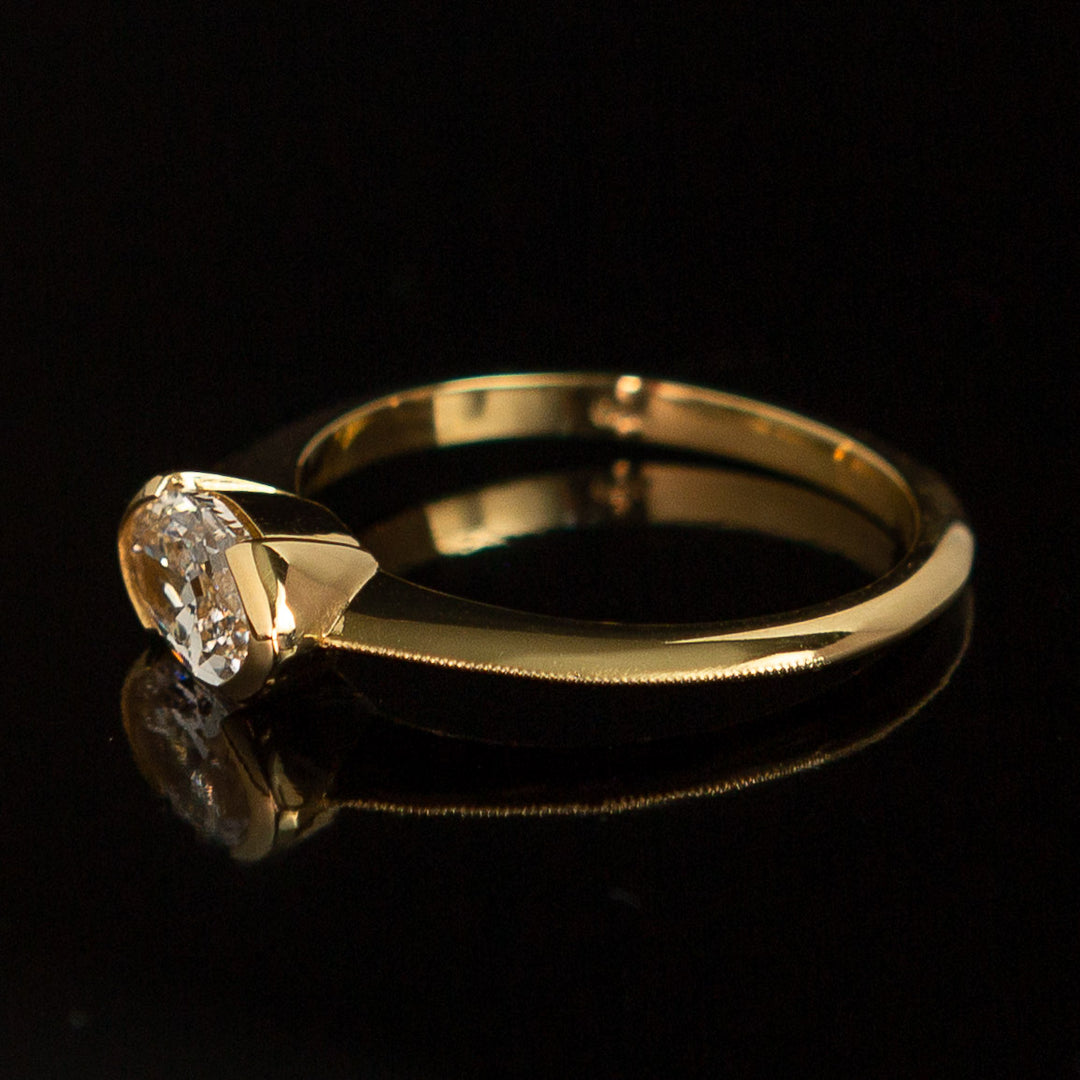 Vintage Moval Half-Bezel Solitaire - 18k Yellow Gold