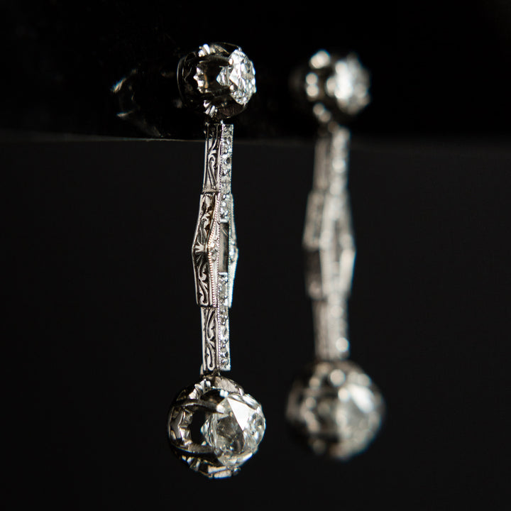 Art Deco Diamond Drop Earrings in Platinum c.1925